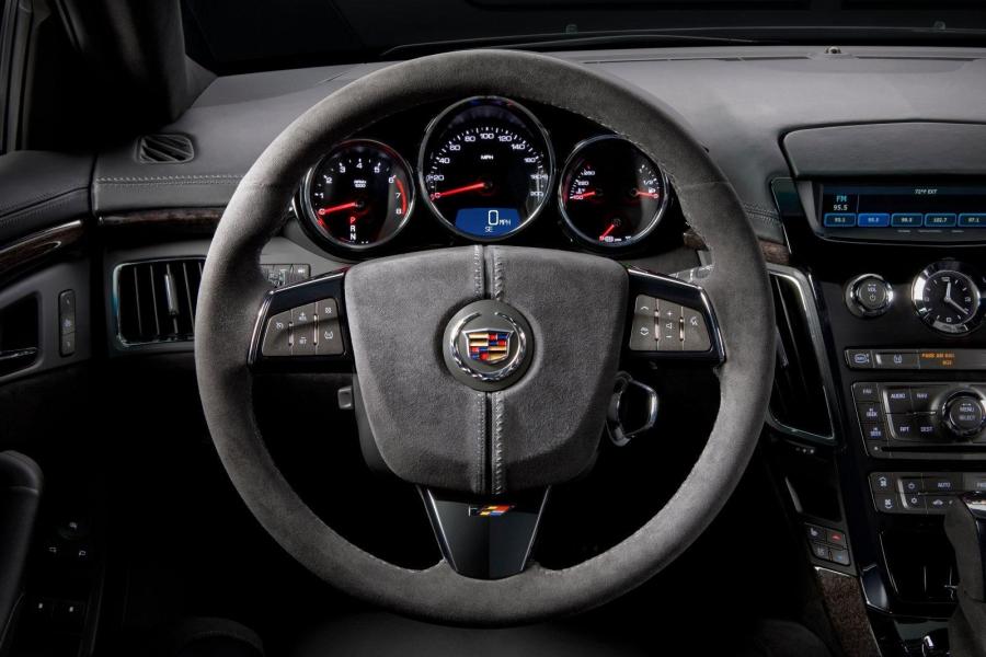  Cadillac CTS-V Sport Wagon 2011 года  (фото 64 из 73)